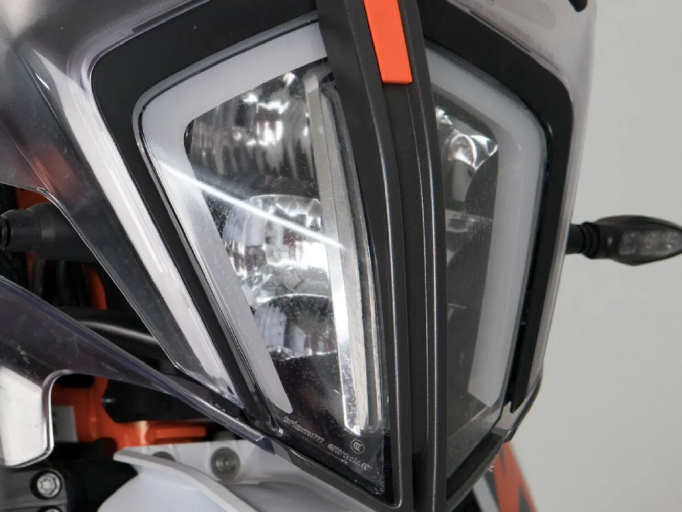 UNIRACING - SCRTCH SVR KTM 890 ADV FRONT - 43010982