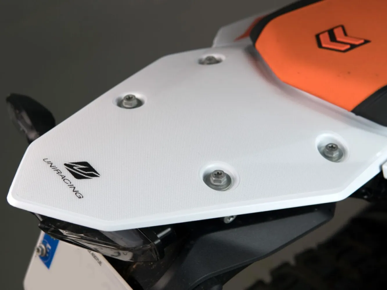 UNIRACING - SCRTCH SVR KTM 890 ADV TAIL - 43010984