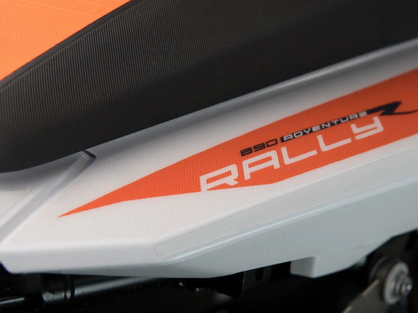 UNIRACING - SCRTCH SVR KTM 890 ADV TAIL - 43010984