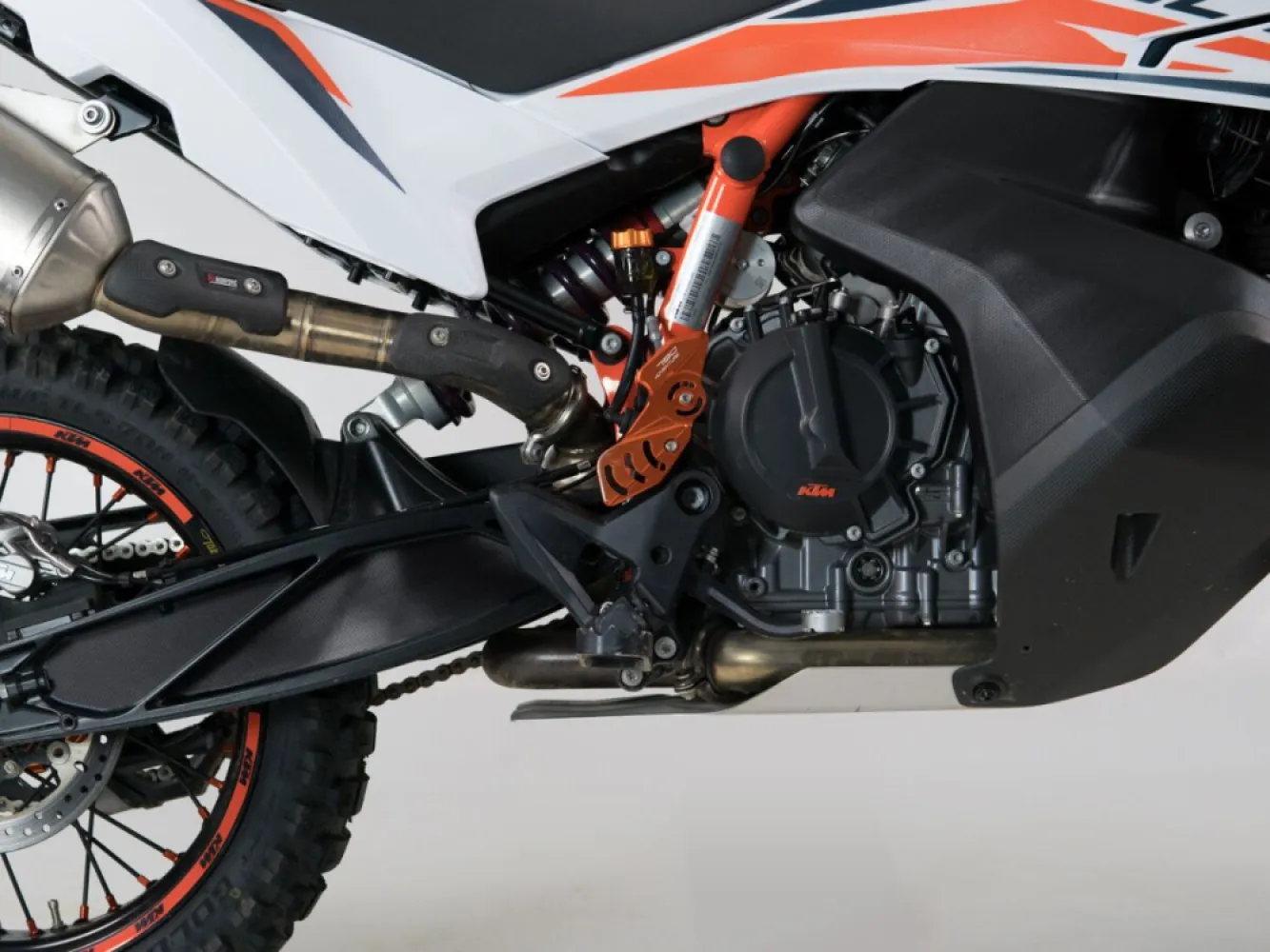 UNIRACING - SCRTCH SVR KTM 890 ADV TANK BK - 43010986