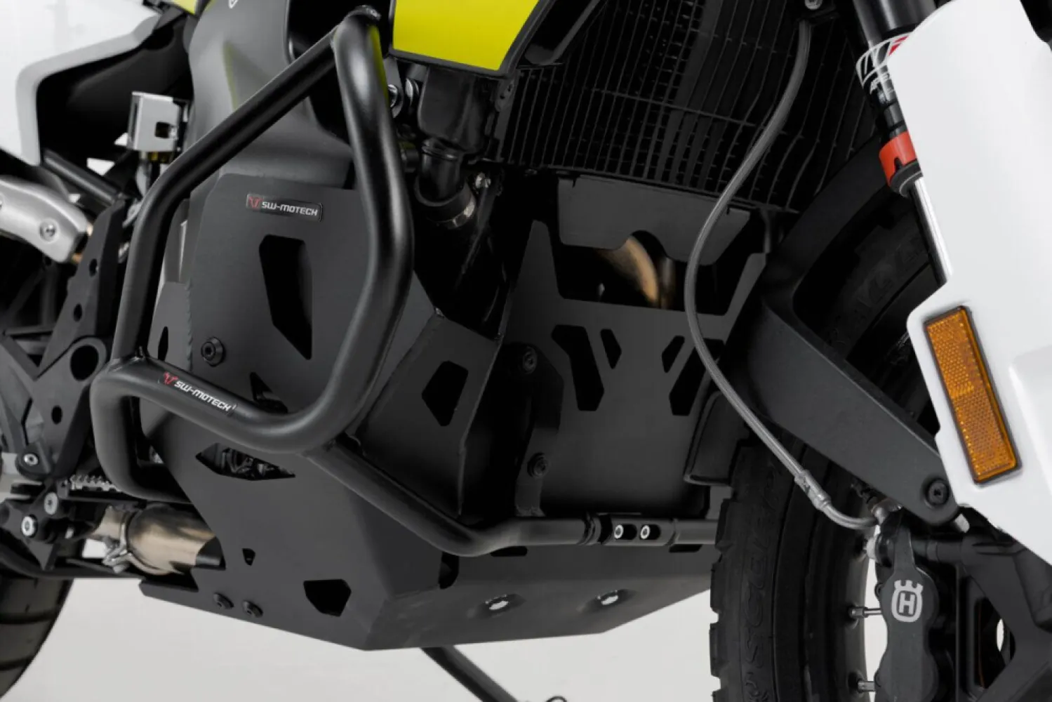 SW-MOTECH - ENGINE GUARD BLACK HUSQVARANA  - 05062496