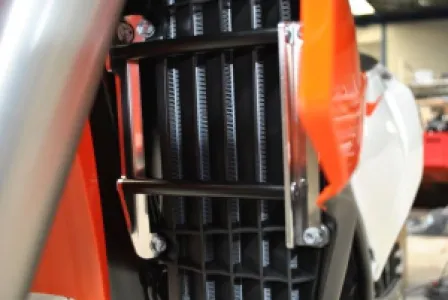 AXP RACING - RADIATOR BRACE HVA TC/FC 18 - 19010957
