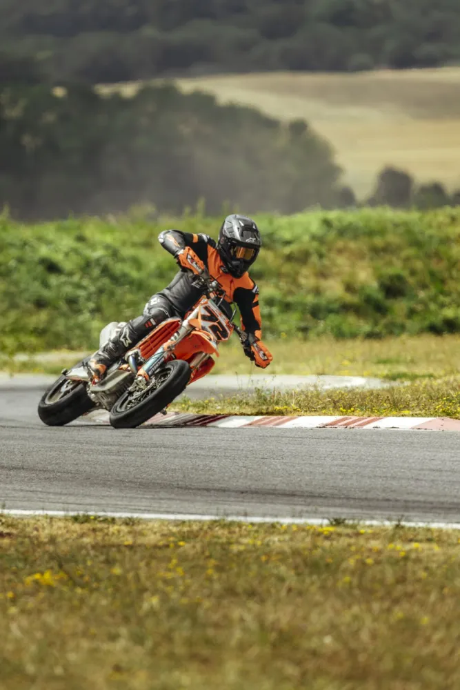 MICHELIN - POWER SUPERMOTO MEDIUM F 120/8 - 03011060