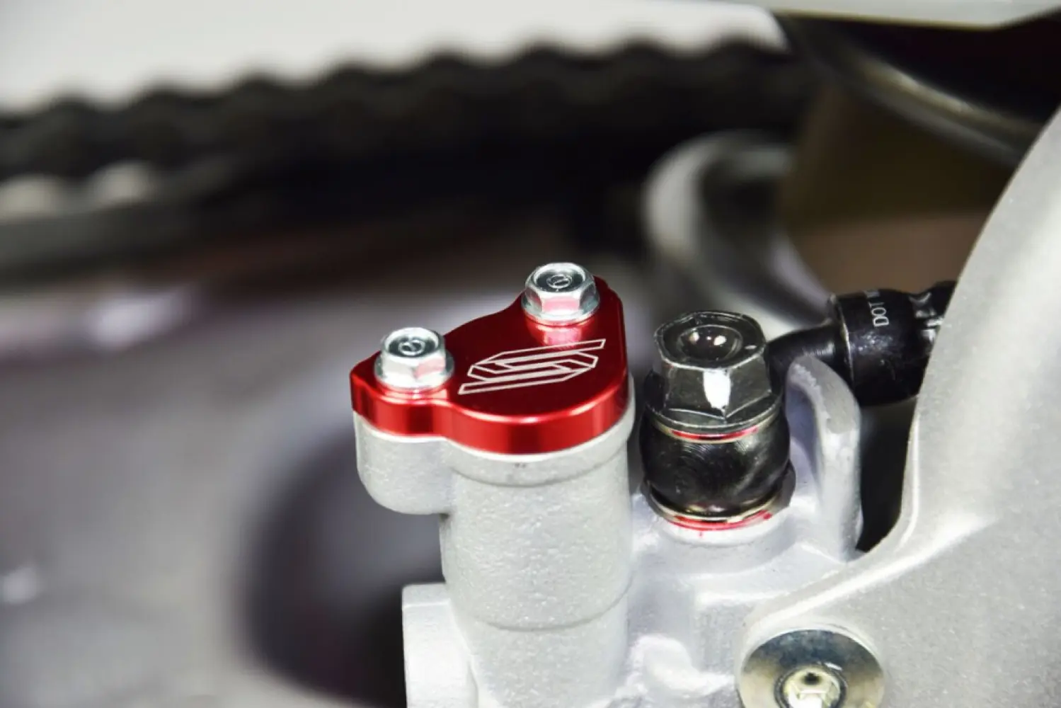 SCAR - BRAKE RESERVOIR CAP RED - 17310270