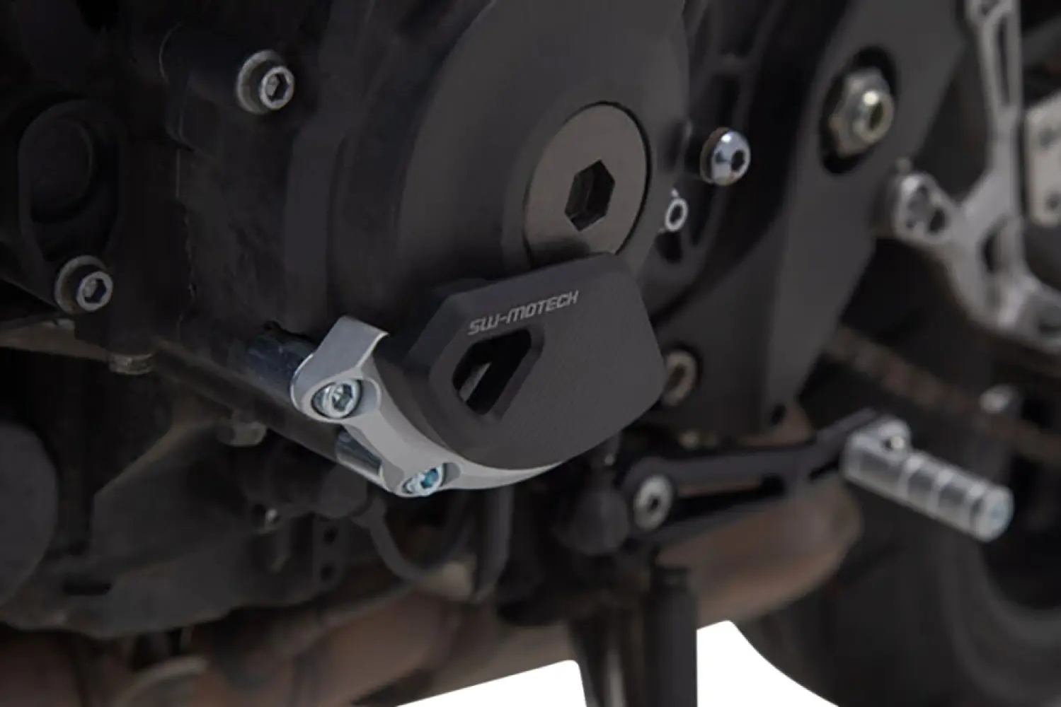 SW-MOTECH - ENGINE CASE PROTECTOR - 05061401