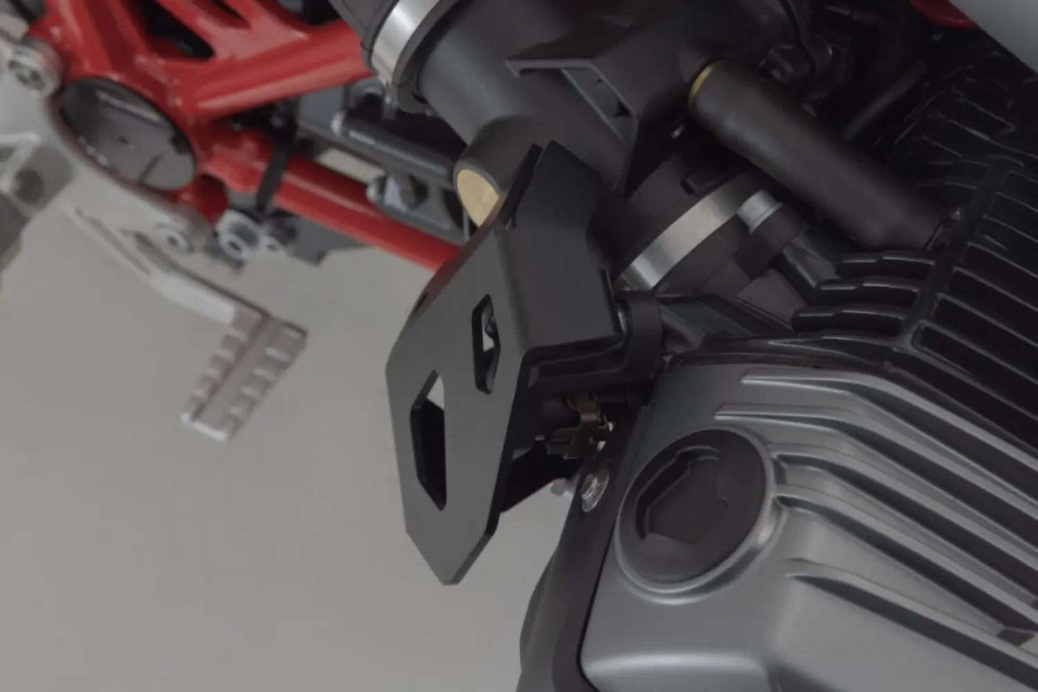 SW-MOTECH - INJECTOR PROT SET - 05061862