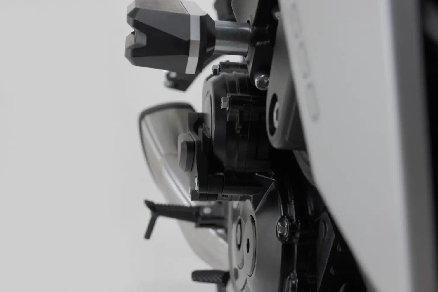 SW-MOTECH - ENGINE CASE PROTECTOR - 05062495