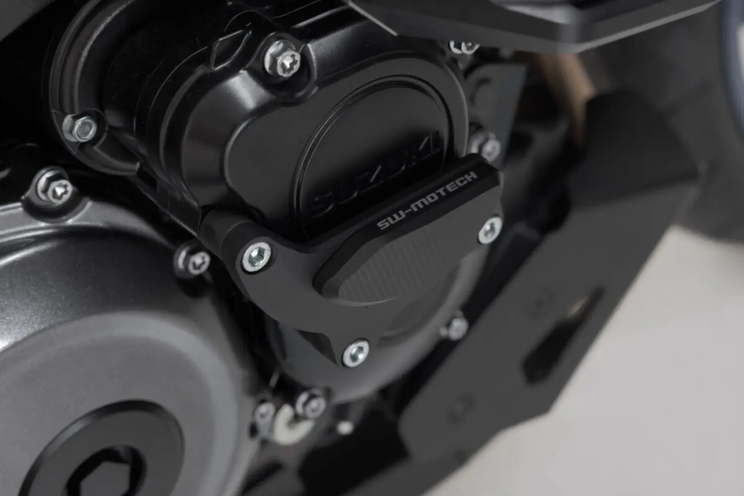 SW-MOTECH - ENGINE CASE PROTECTOR - 05062495