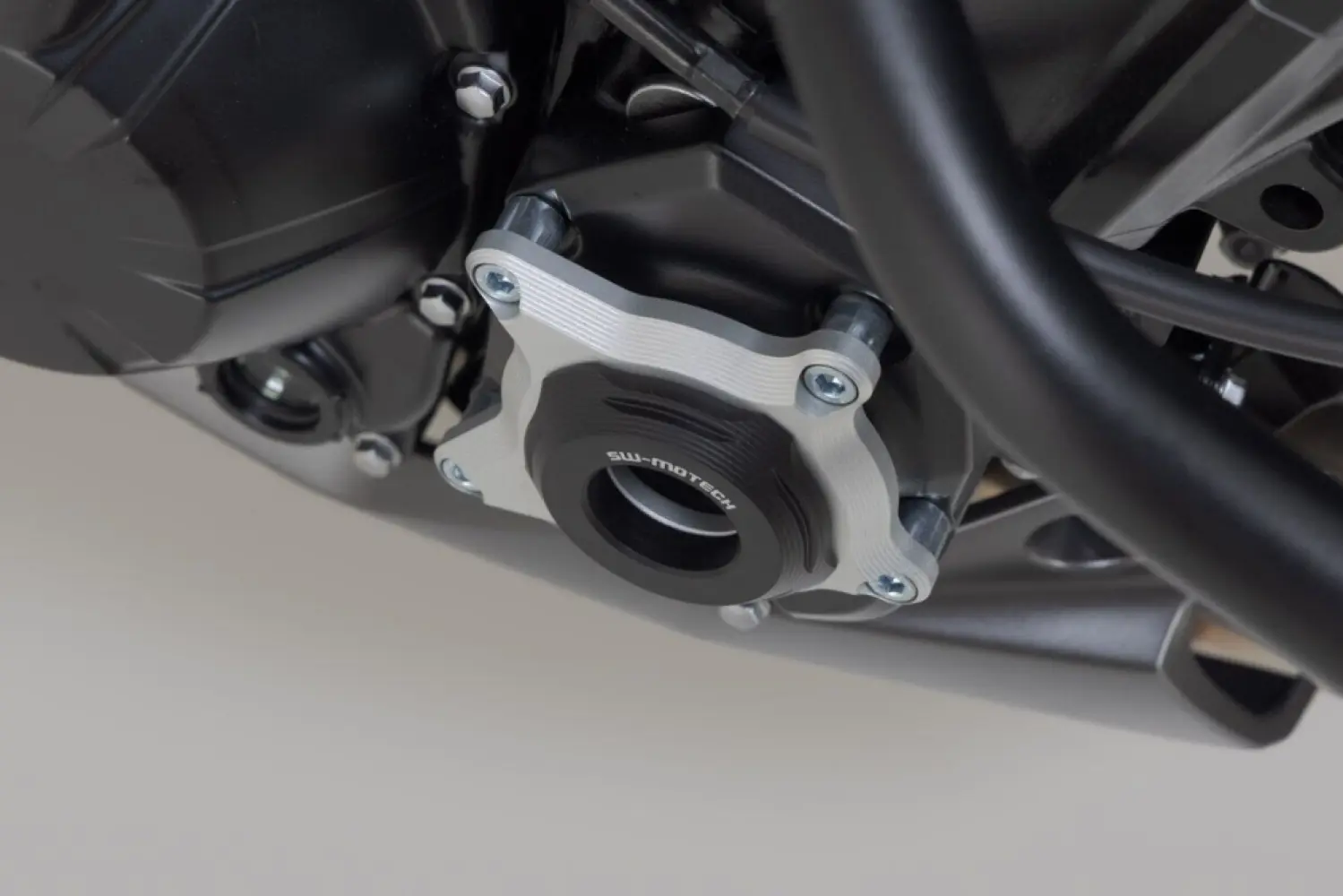 SW-MOTECH - ENGINE CASE PROTECTOR Z900 - 05062519