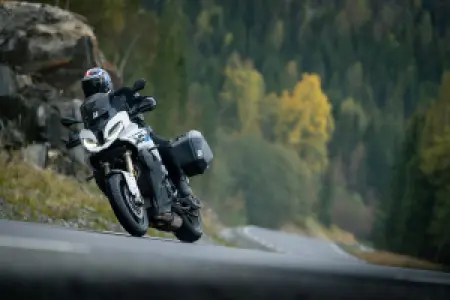 BRIDGESTONE - T33 120/70ZR17 (58W) TL - 03011029