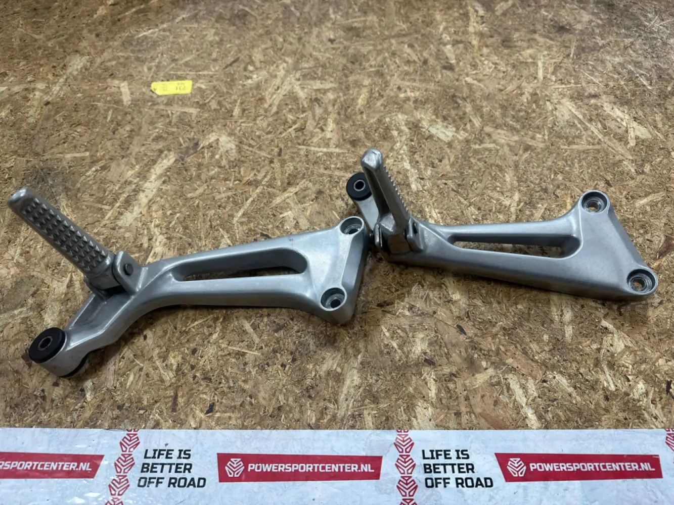 Achterste / passagier voetsteun-set VTR1000F 97-06