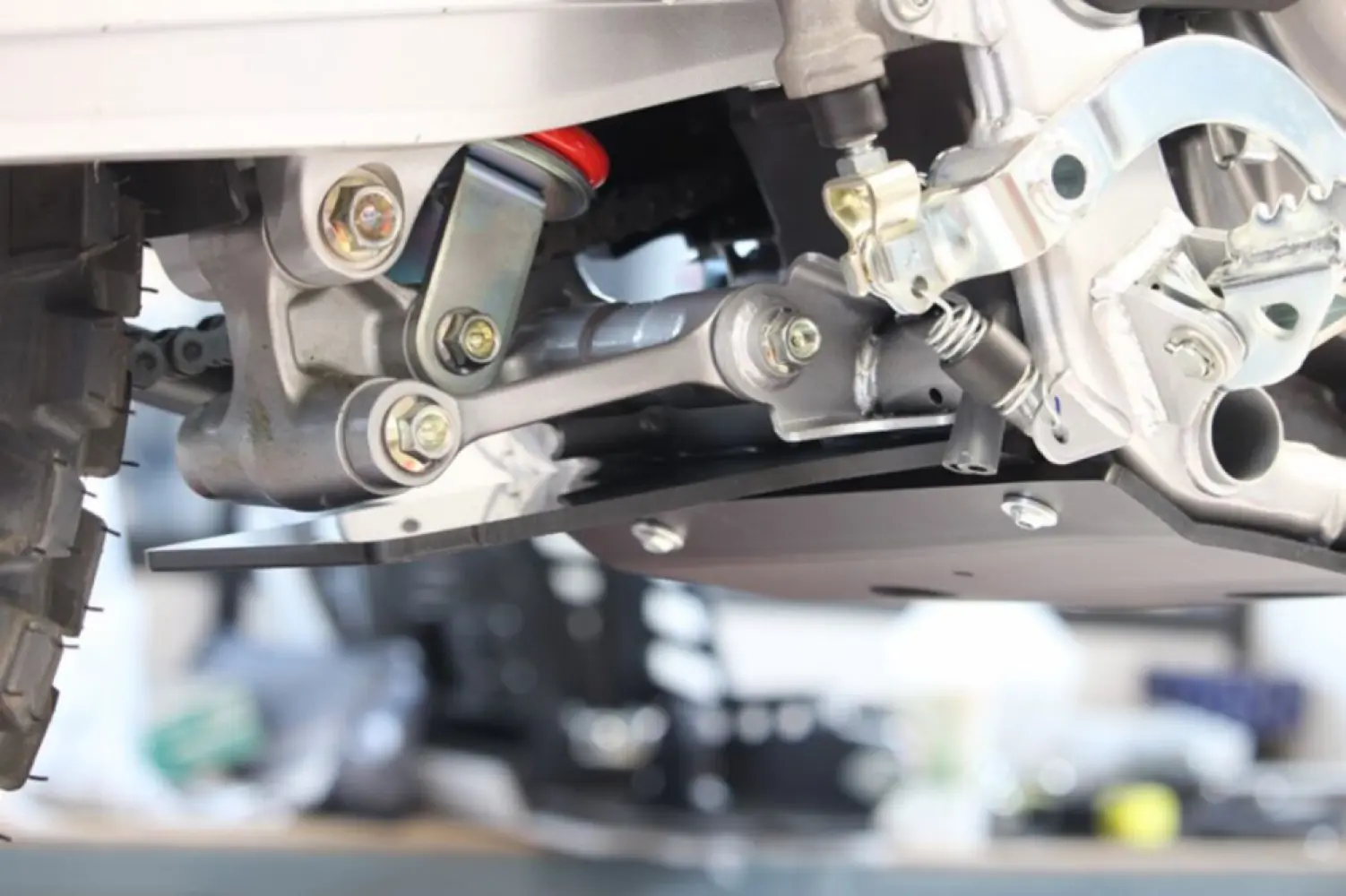 AXP RACING - LINKAGE GUARD PLATE HONDA CRFL - 05061987