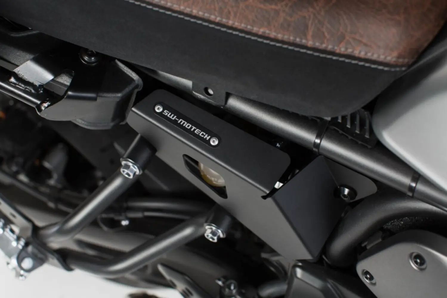 SW-MOTECH - BRAKE RESERVOIR GUARD SET - 17310714