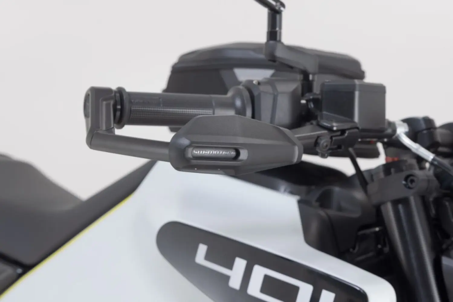 SW-MOTECH - LEVER GUARDS W/ WIND PROTECTIO - 06150403