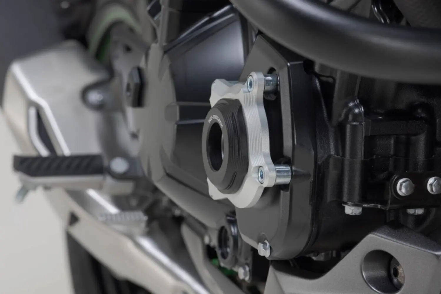 SW-MOTECH - ENGINE CASE PROTECTOR Z900 - 05062519