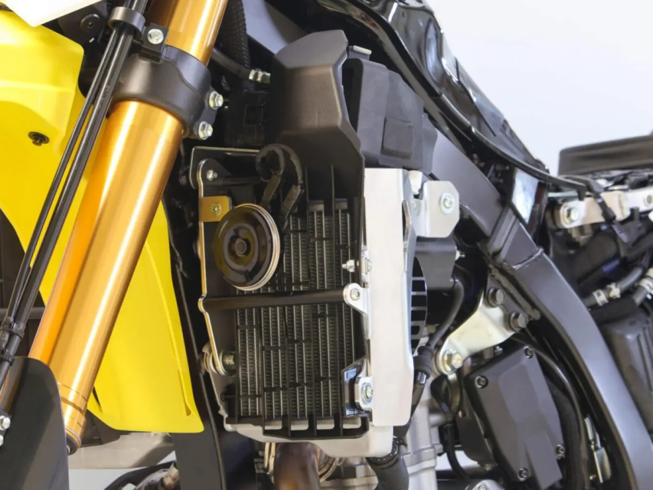 AXP RACING - RADIATOR GUARDS SUZUKI DR-Z4S  - 19010975