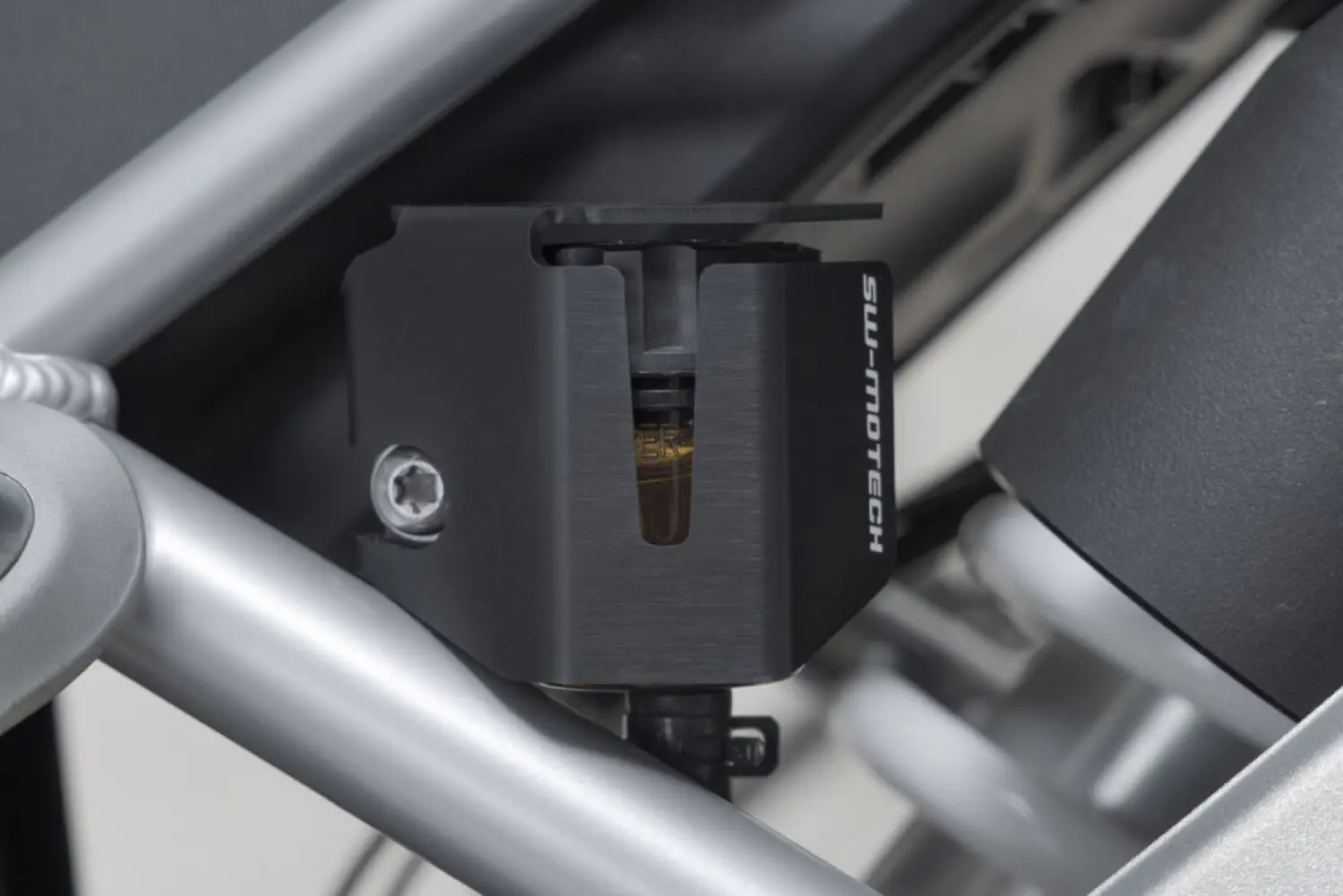 SW-MOTECH - BRAKE RESERVOIR GUARD - 17310787