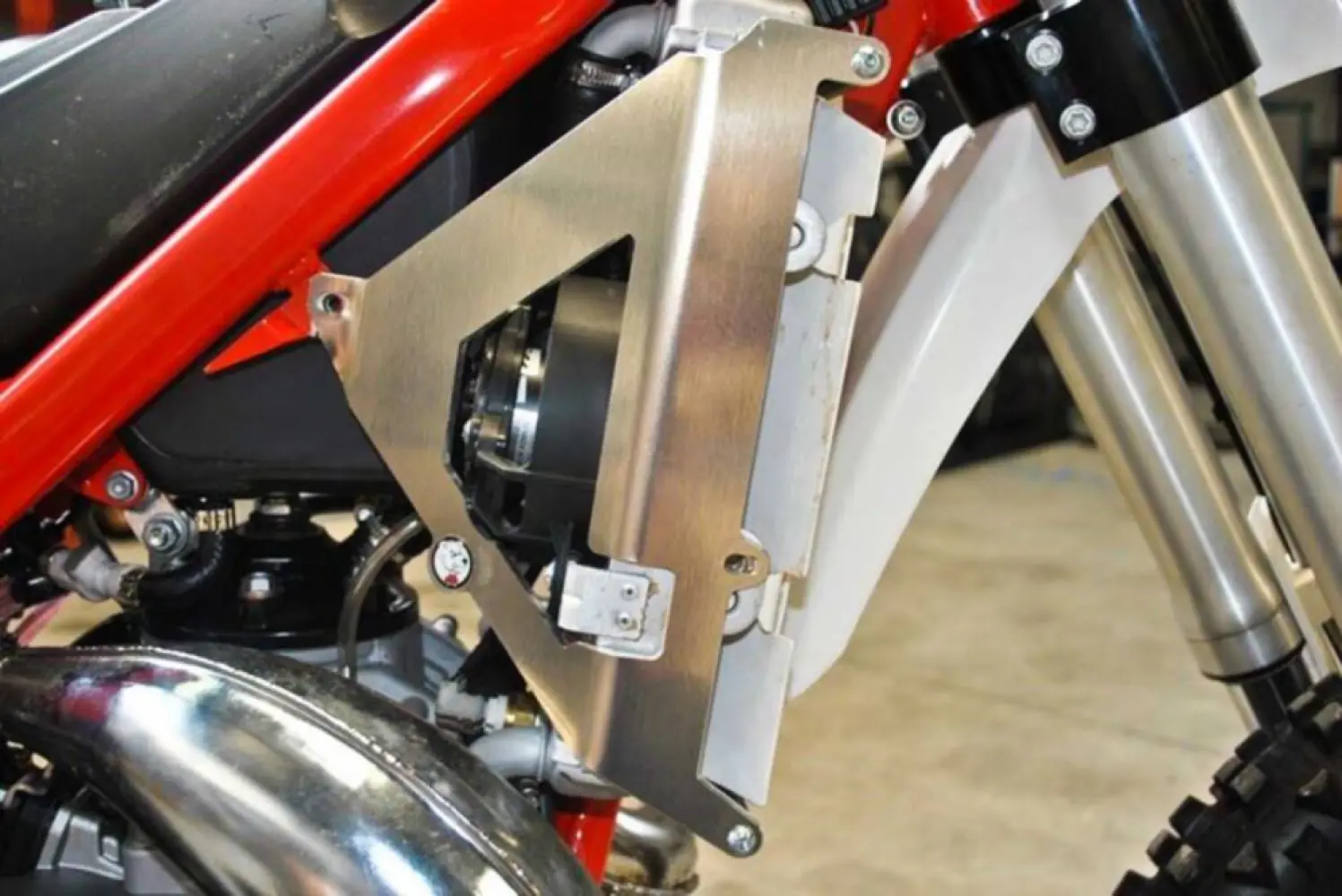 AXP RACING - RADIATOR GUARDS BET XTRAINER - 19010925