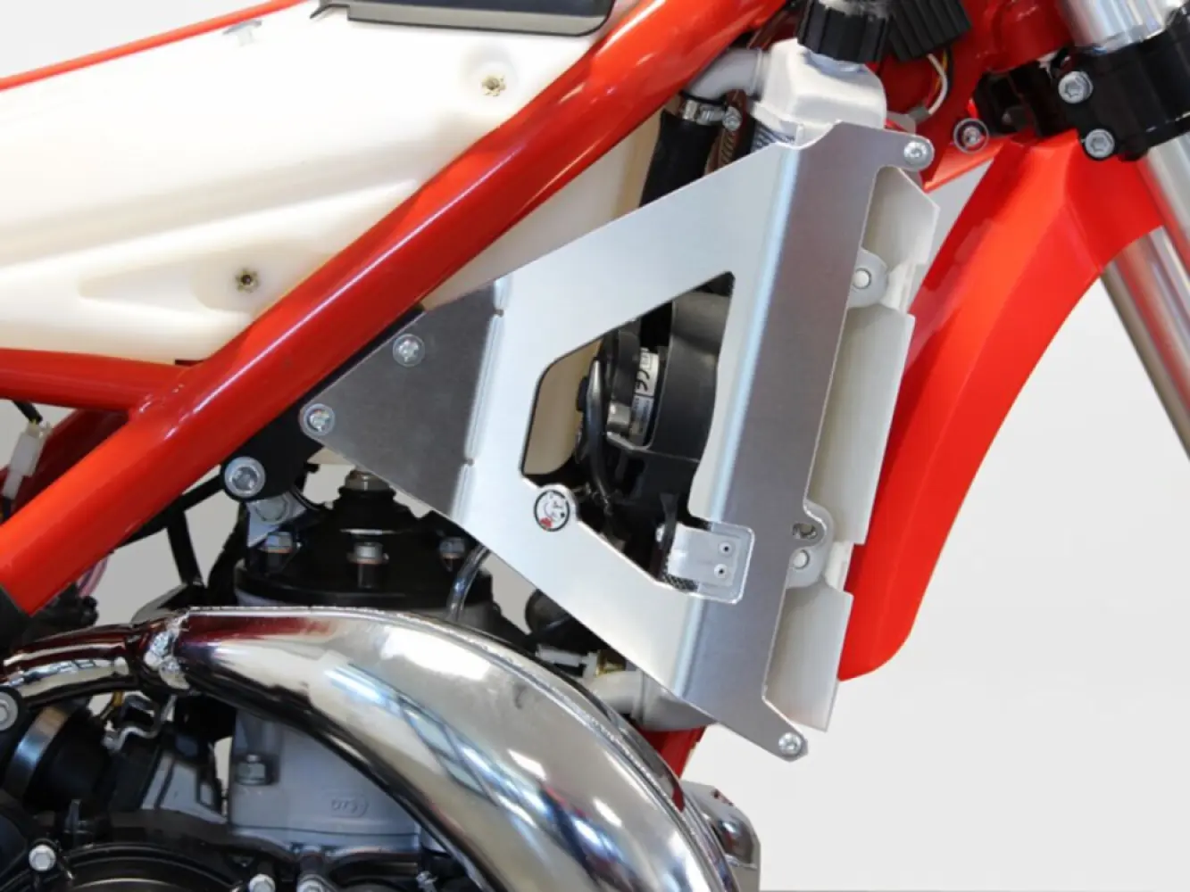 AXP RACING - RADIATOR GUARDS BETA XTRAINER - 19010928