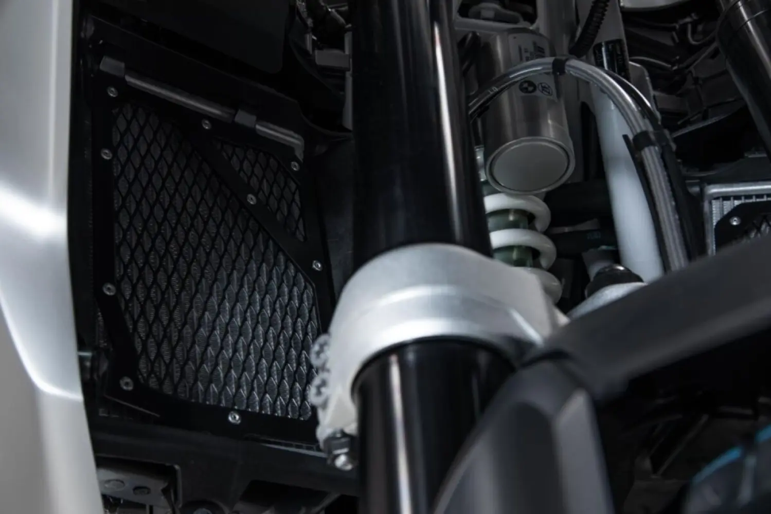 SW-MOTECH - RADIATOR GUARD - 19040207