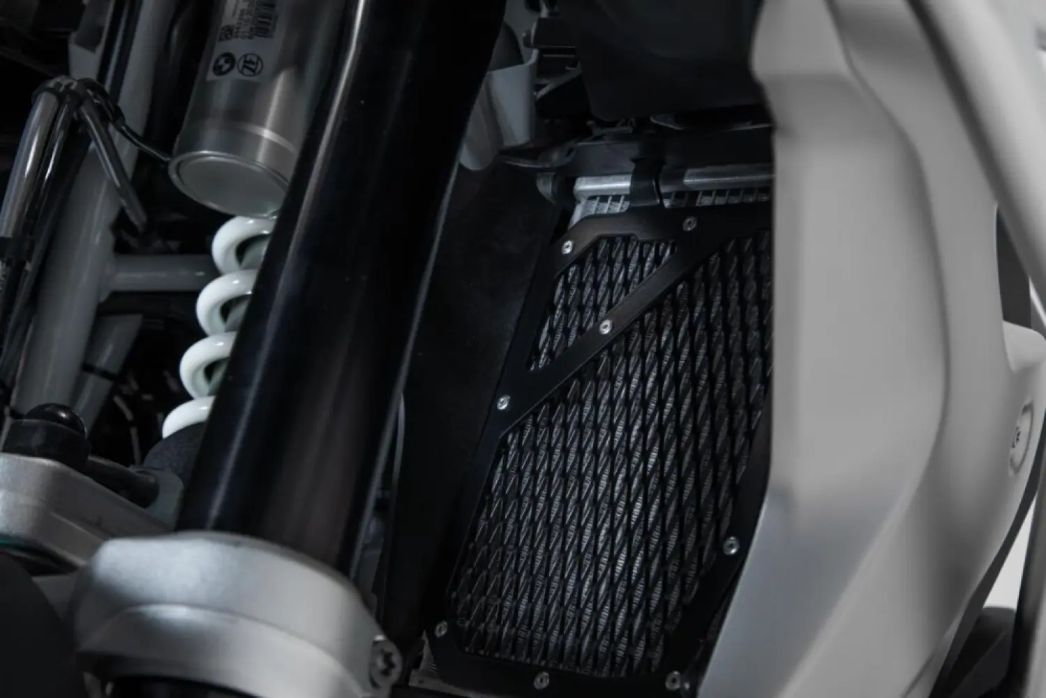 SW-MOTECH - RADIATOR GUARD - 19040207