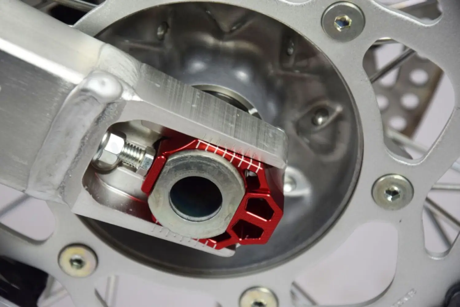 SCAR RACING - AXLE BLOCK HONDA RED - 12310512