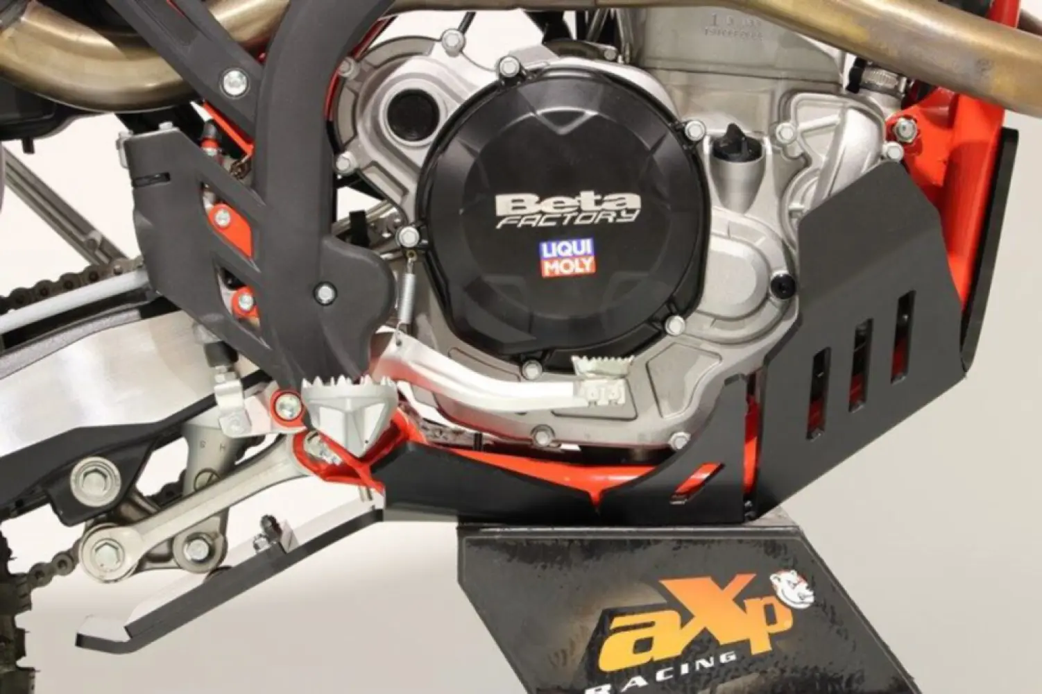 AXP RACING - CHAIN GUIDE TM RACING 18-23 BK - 12311684
