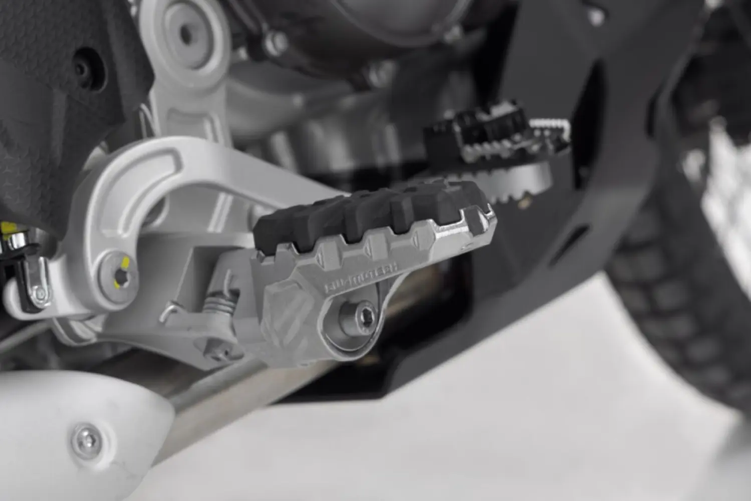 SW-MOTECH - EVO FOOTREST KIT - 16202682