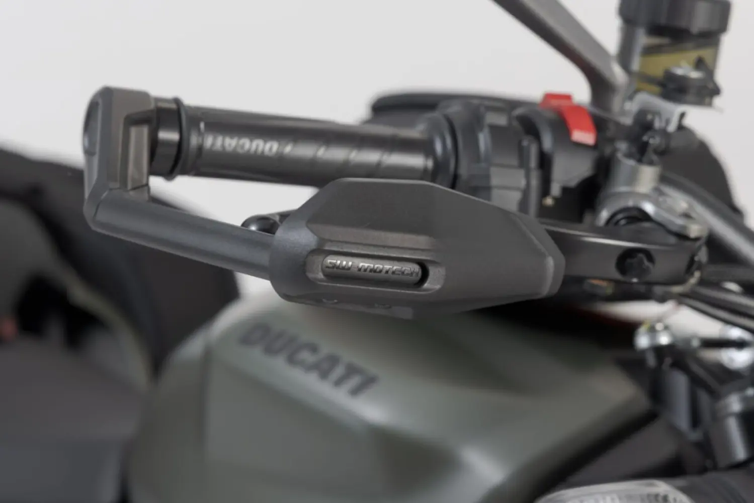 SW-MOTECH - LEVER GUARDS W/ WIND PROTECTIO - 06150401