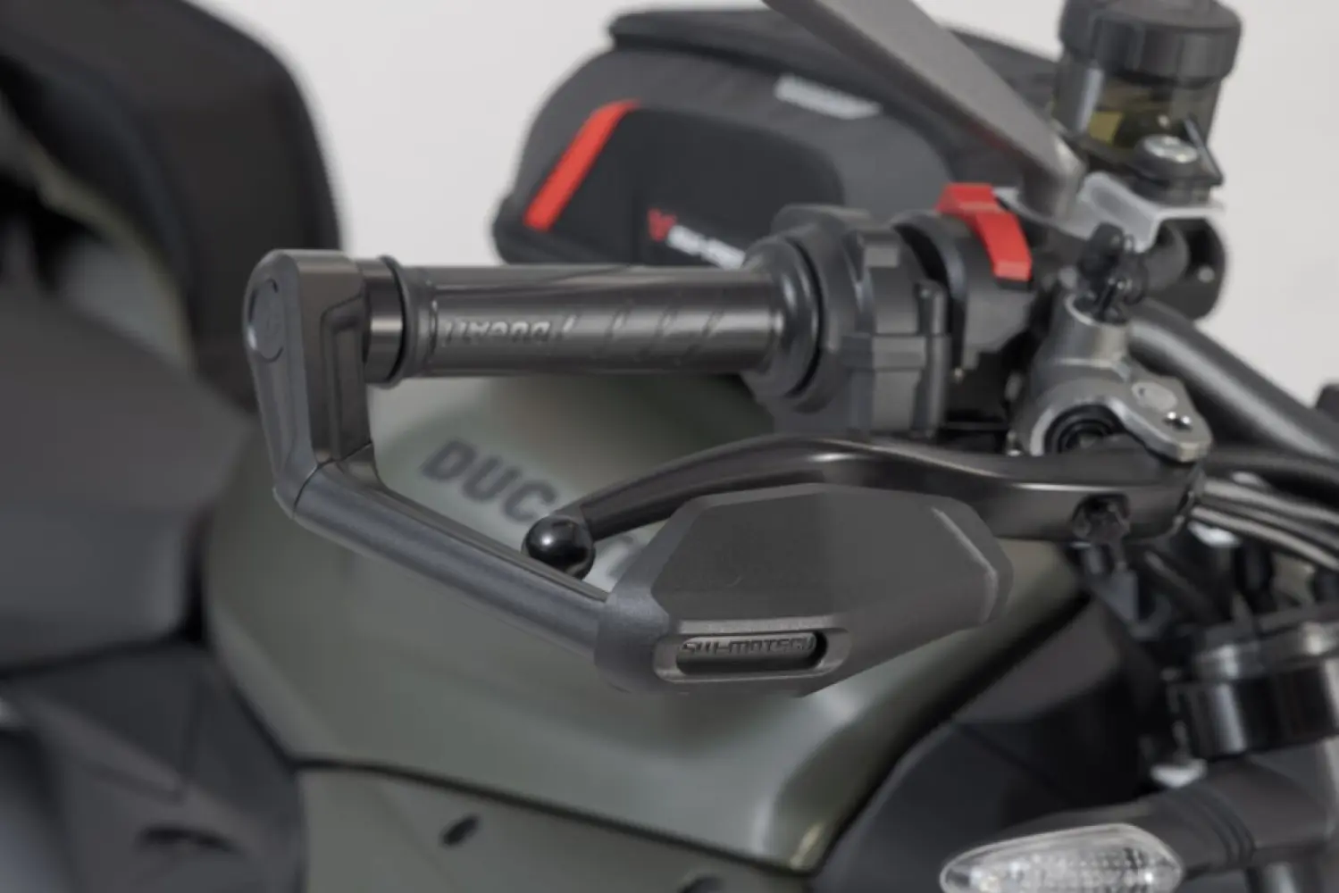 SW-MOTECH - LEVER GUARDS W/ WIND PROTECTIO - 06150401