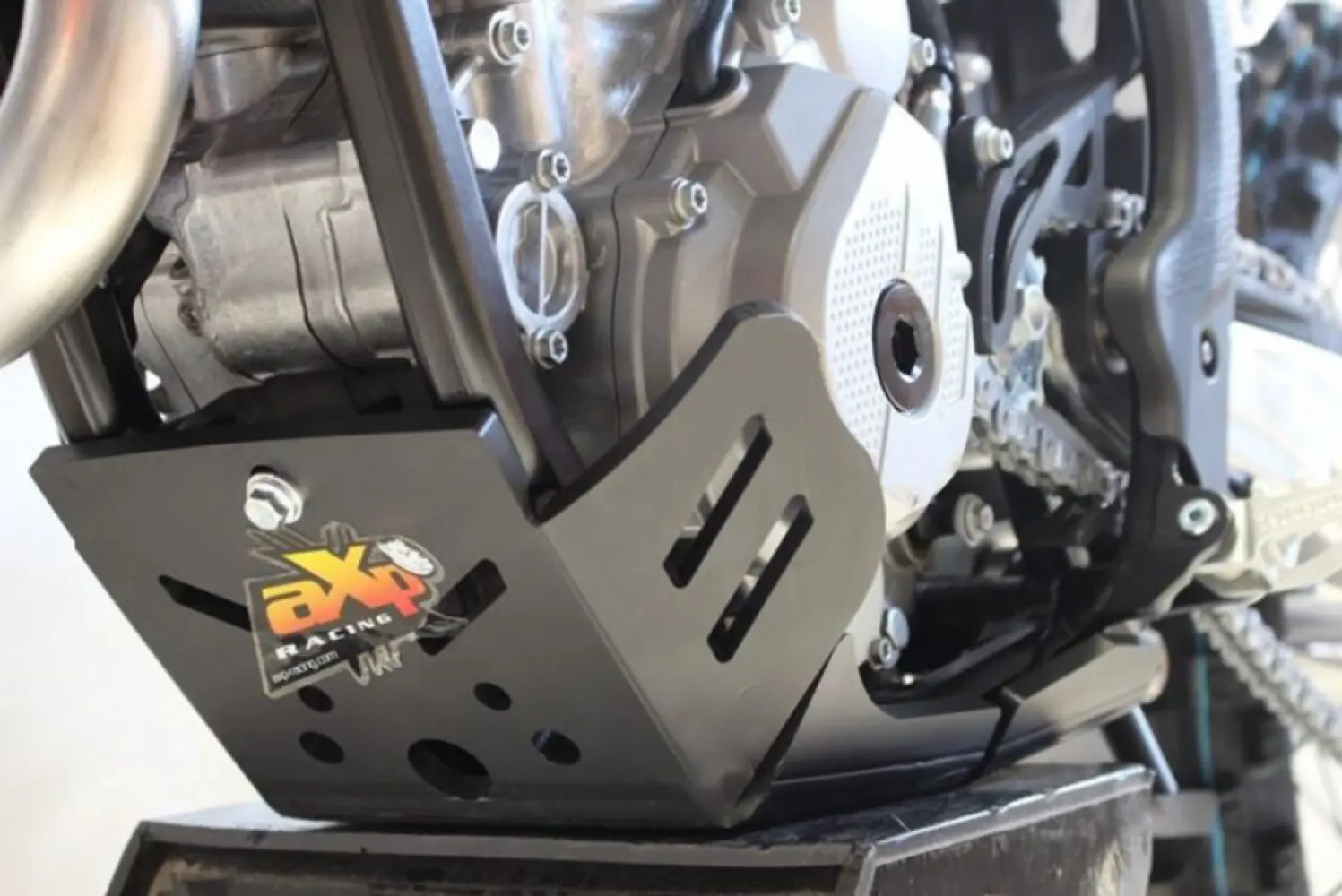 AXP RACING - XTREM SKID PLATE MCF250 21-23  - 05062064