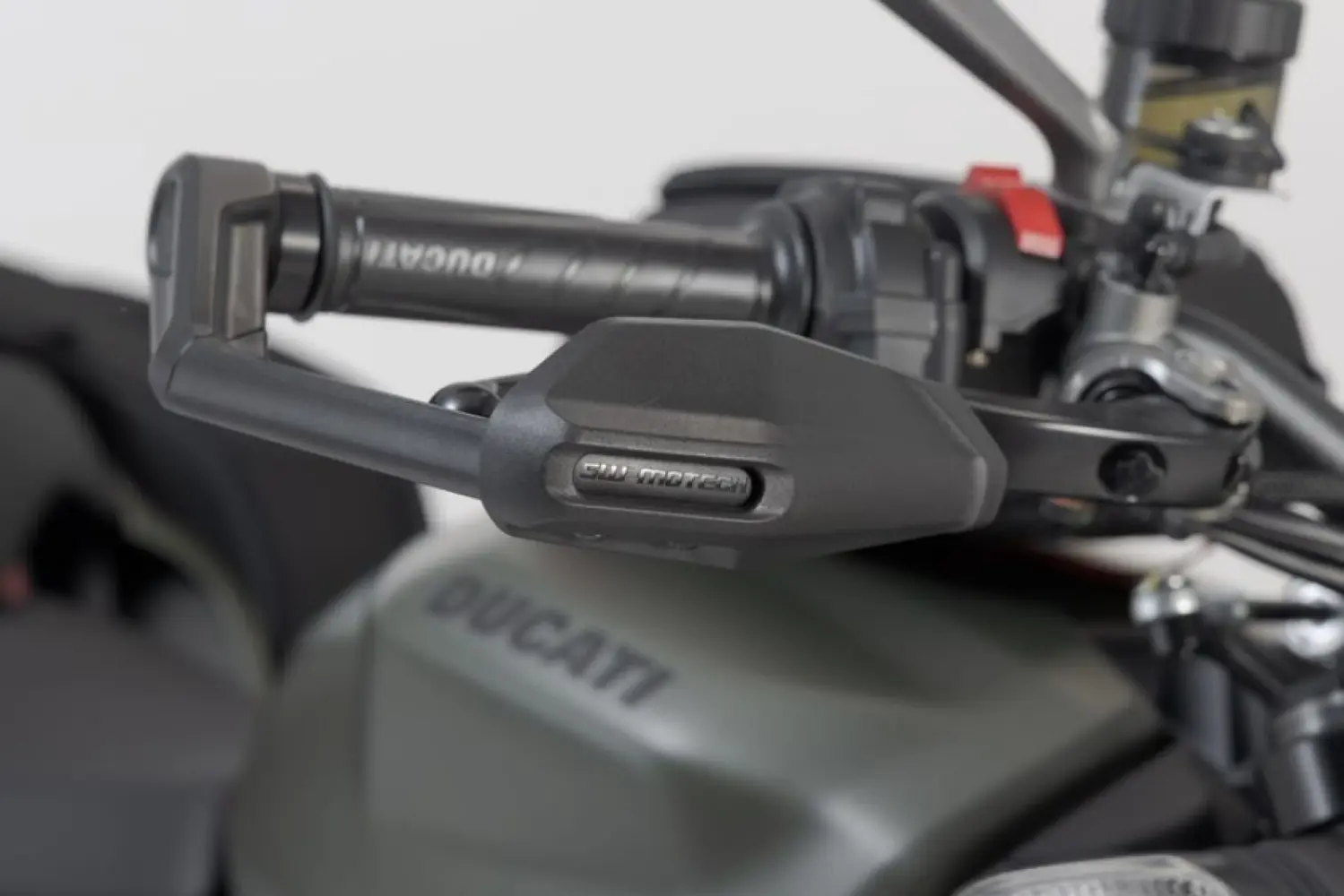 SW-MOTECH - LEVER GUARDS W/ WIND PROTECTIO - 06150413