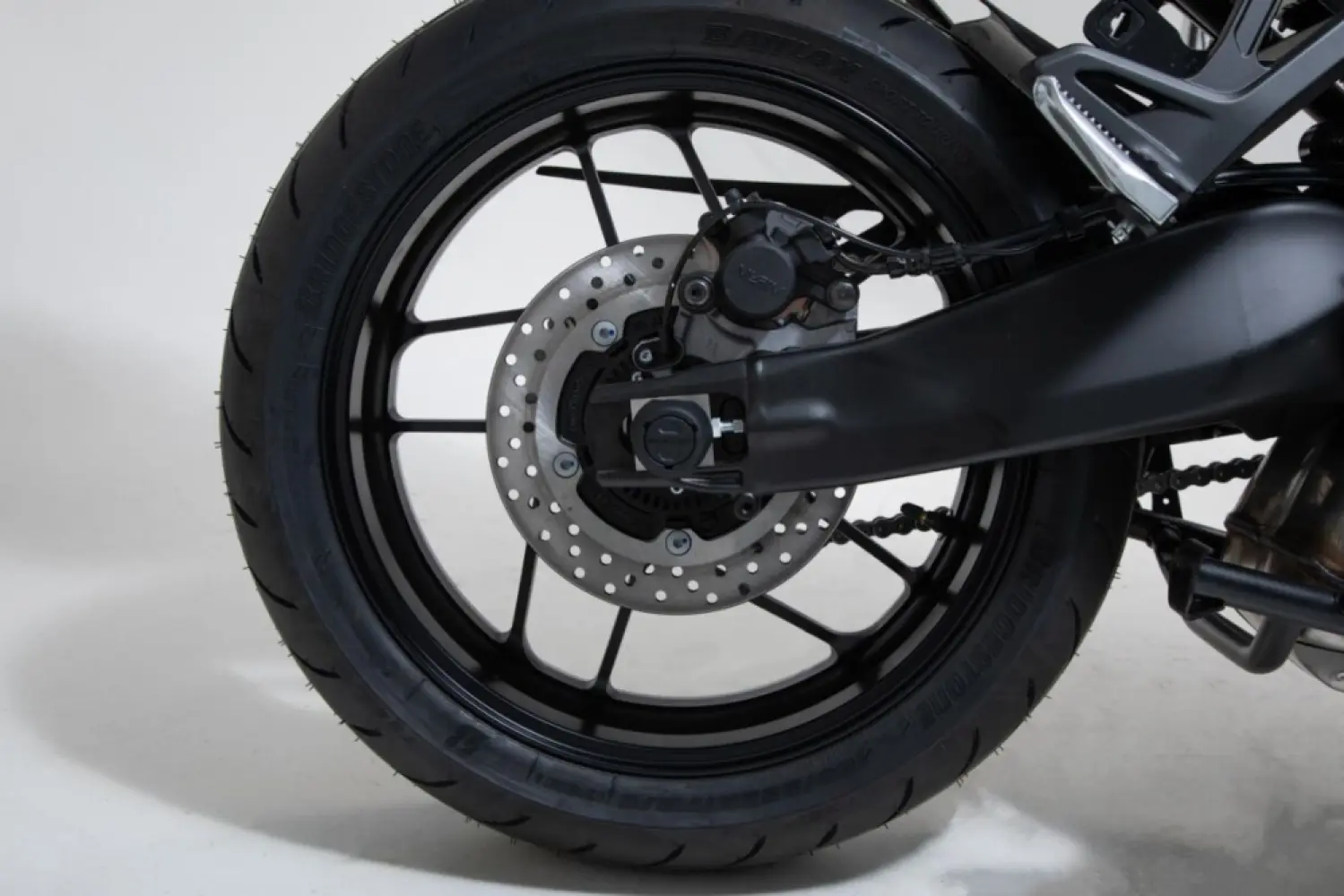 SW-MOTECH - REAR AXLE SLIDER SET - 05052237