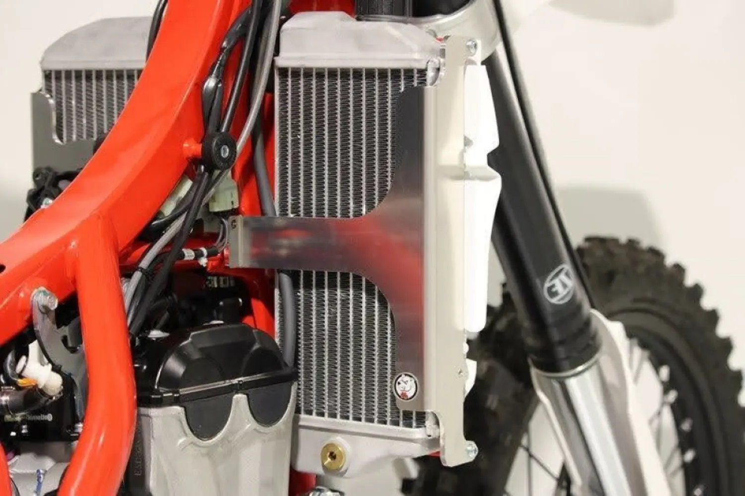 AXP RACING - RADIATOR GUARDS RR350+ 20-22 R - 19010943