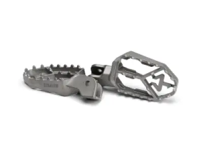 AKRAPOVIC - FOOTPEGS TITANIUM SUZUKI V-STR - 16202844