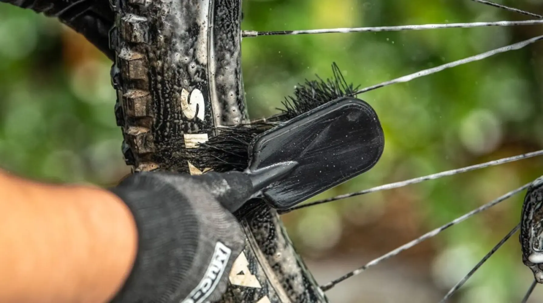 MUC-OFF - TYRE-CASSETTE BRUSH - 38500511