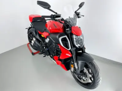 WRS - WINDSCREEN TOURING DIAVEL V4 C - 23121036