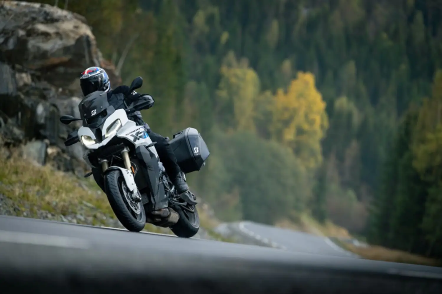 BRIDGESTONE - T33 190/50ZR17 (73W) TL - 03021825