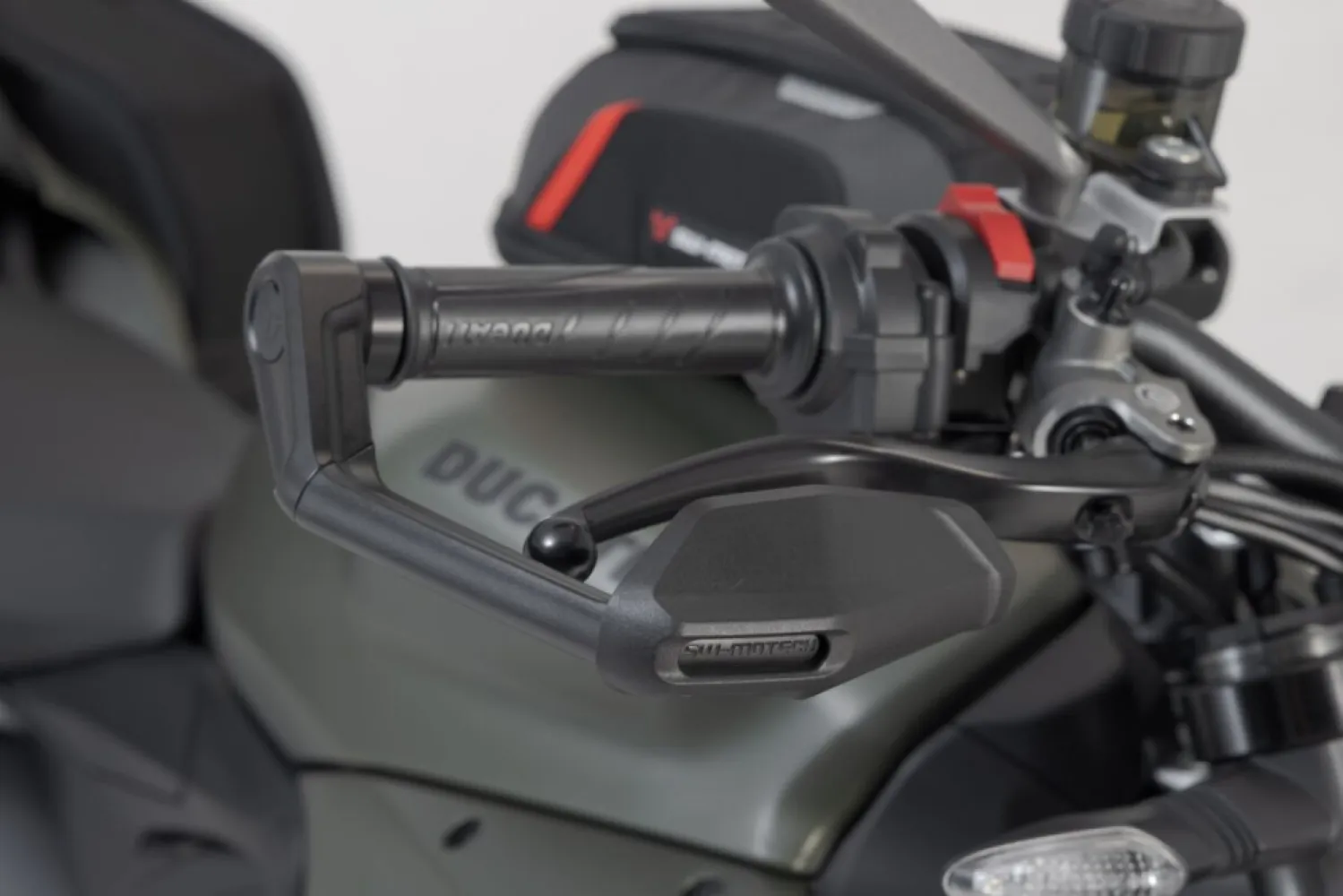 SW-MOTECH - LEVER GUARDS W/ WIND PROTECTIO - 06150401