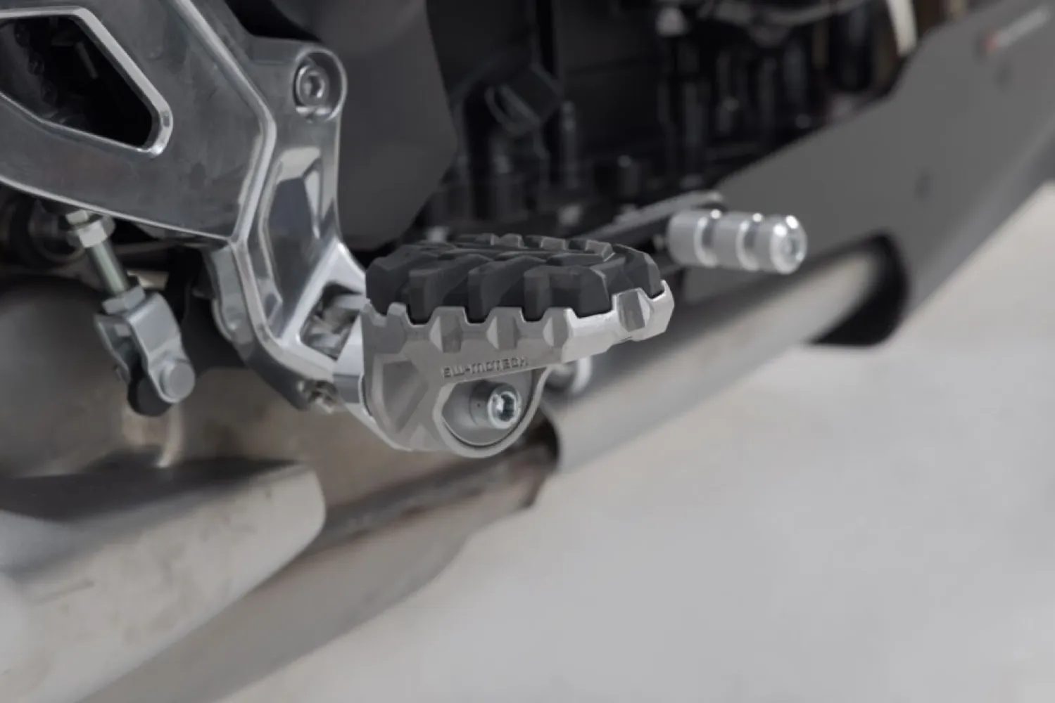 SW-MOTECH - EVO FOOTREST KIT - 16202462