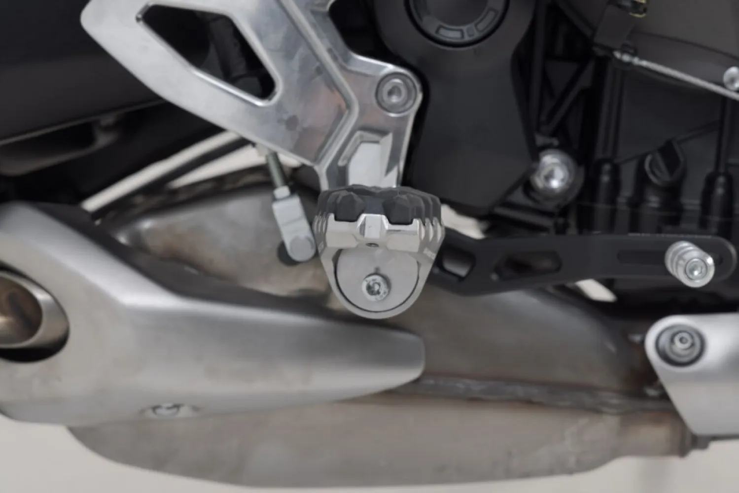 SW-MOTECH - EVO FOOTREST KIT - 16202462