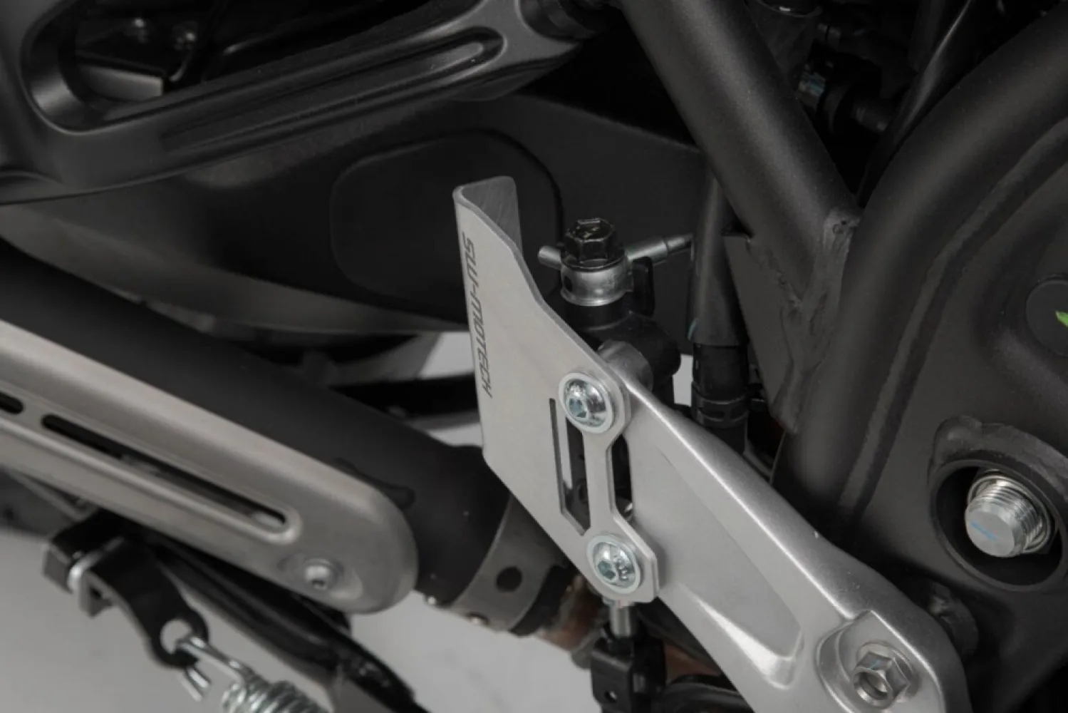 SW-MOTECH - BRAKE CYLINDER GUARD - 17310731