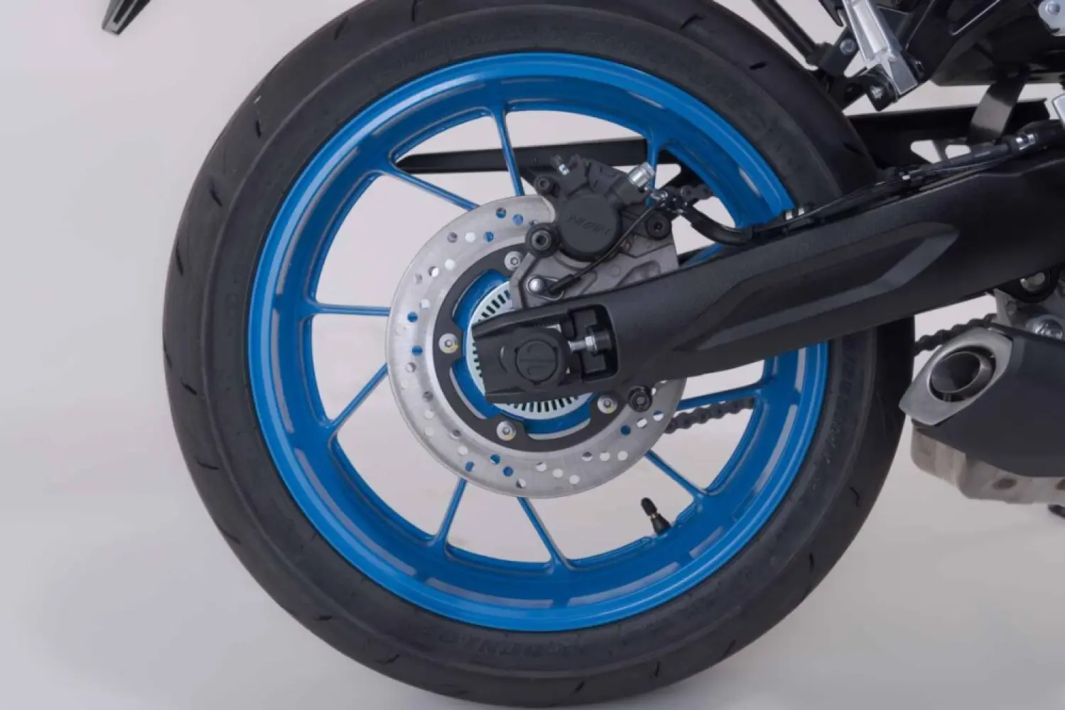 SW-MOTECH - FRONT AXLE SLIDER SET - 05052427