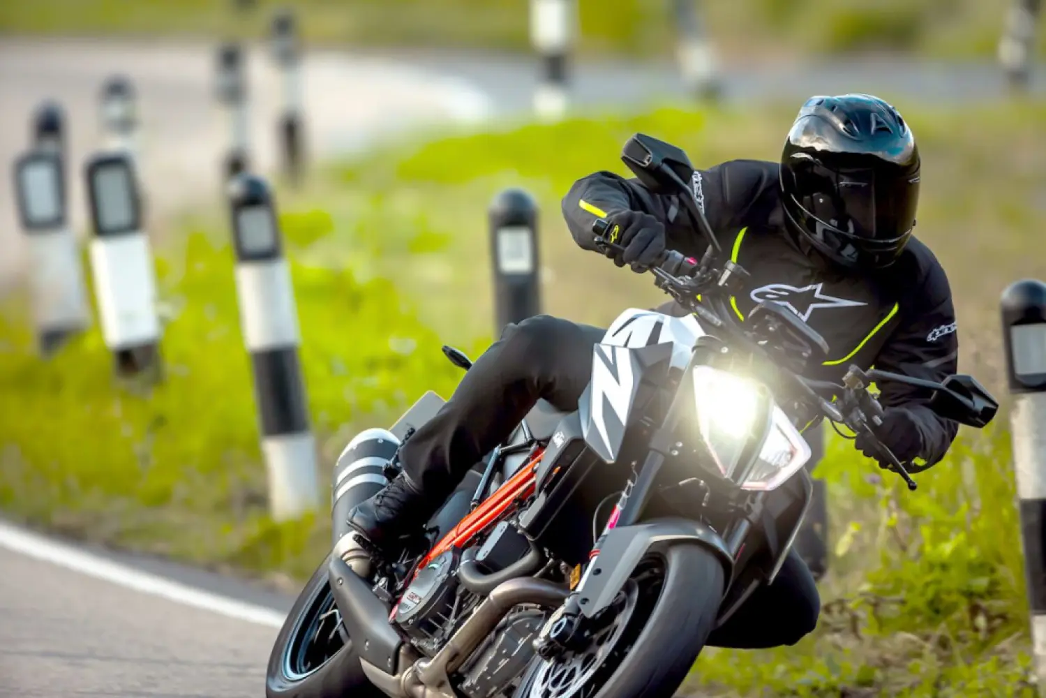 ALPINESTARS (ROAD) - GLOVE S-MAX DS B/Y M - 33100762