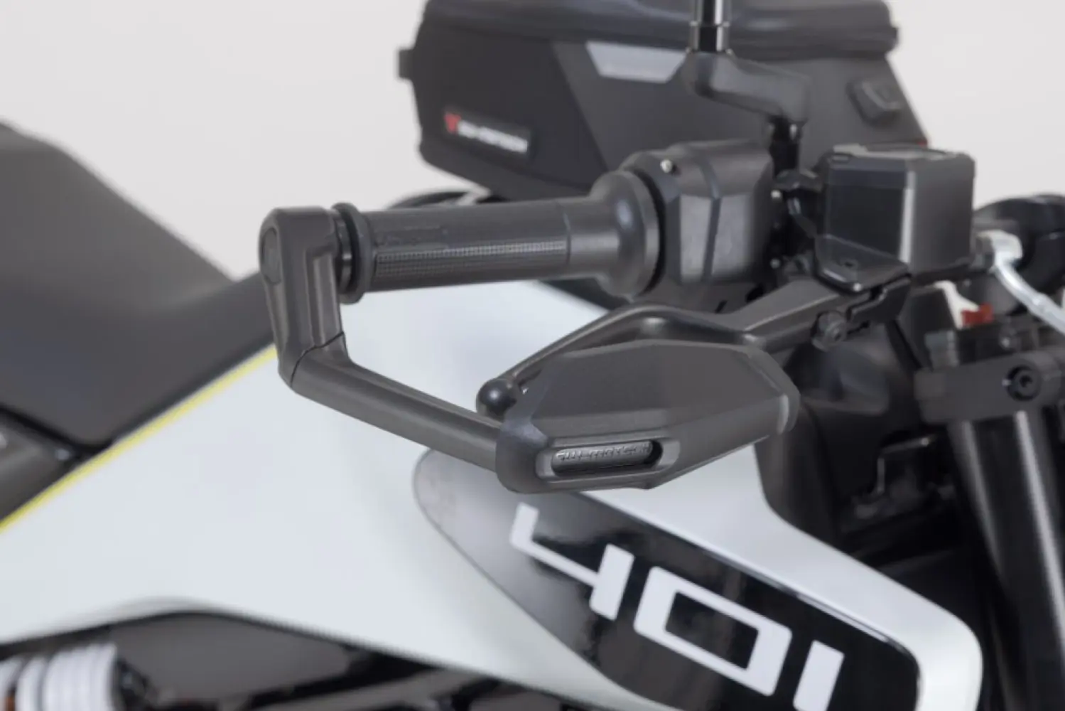 SW-MOTECH - LEVER GUARDS W/ WIND PROTECTIO - 06150403