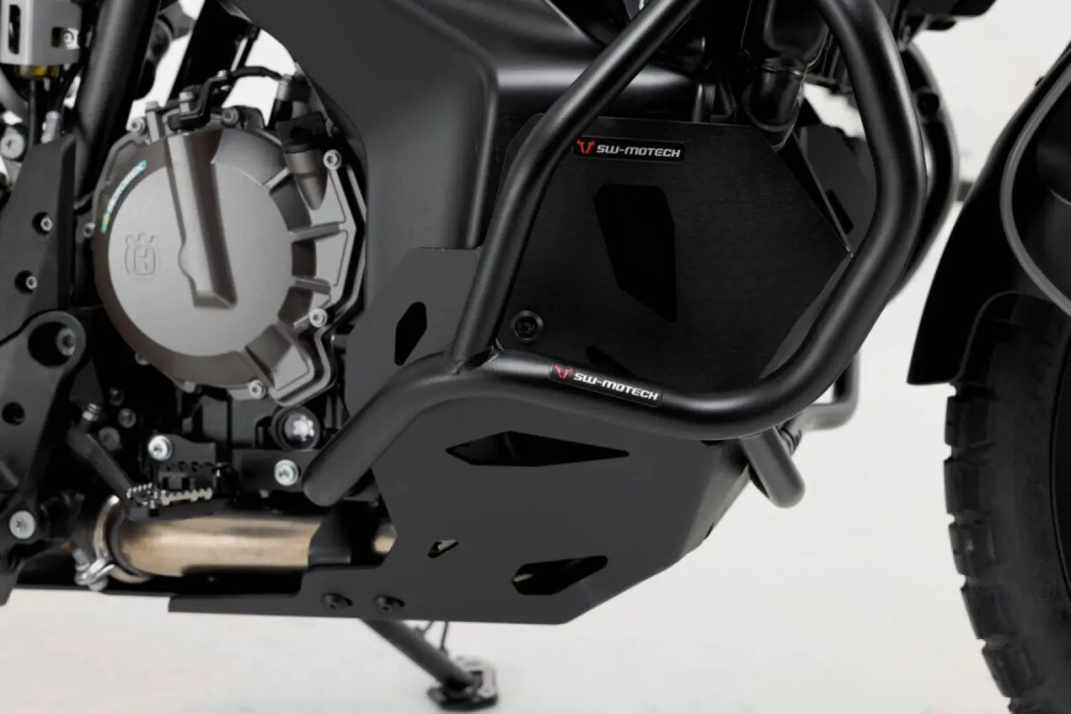 SW-MOTECH - ENGINE GUARD BLACK HUSQVARANA  - 05062496