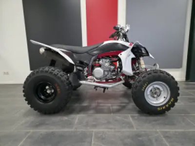 Yamaha YFZ450R met kenteken