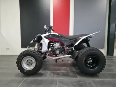 Yamaha YFZ450R met kenteken