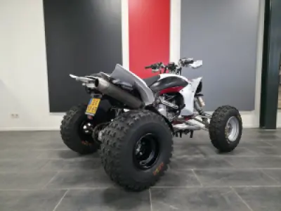 Yamaha YFZ450R met kenteken