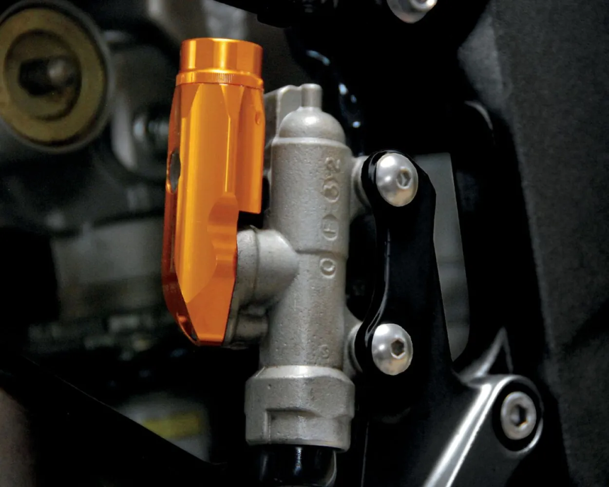 PSR - REAR BRAKE RESERVOIR GLD - 17310290